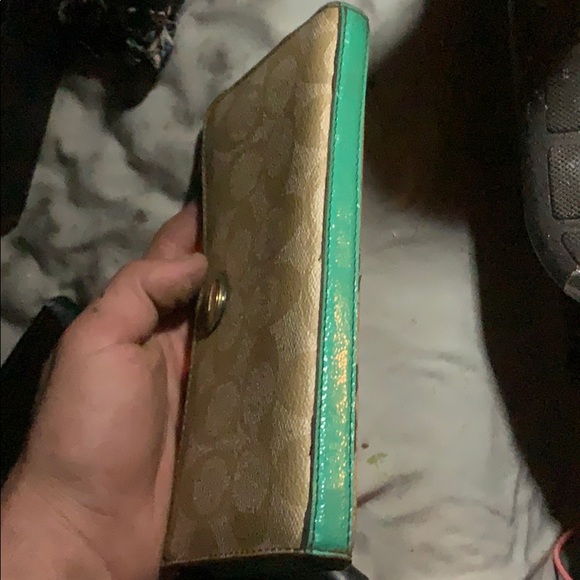 A lightly used coach female wallet! - Picture 4 of 6